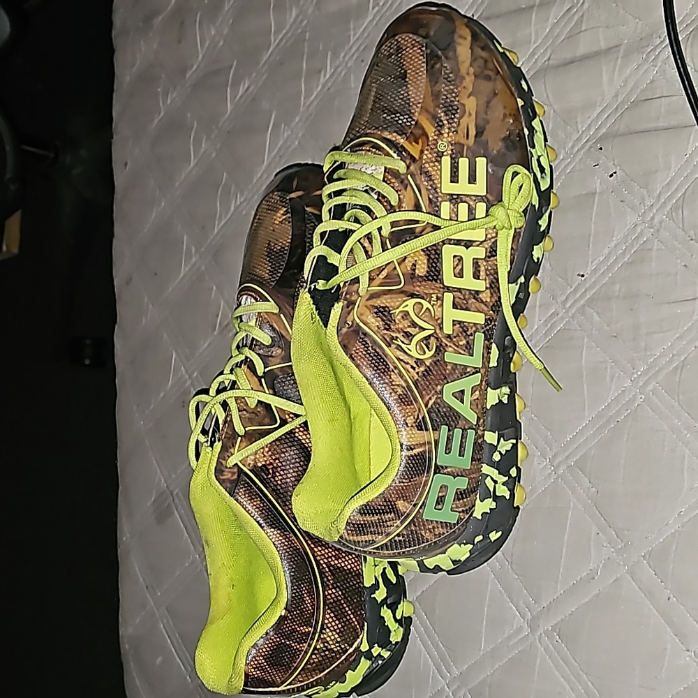 Real Tree Sneakers - Picture 2 of 4